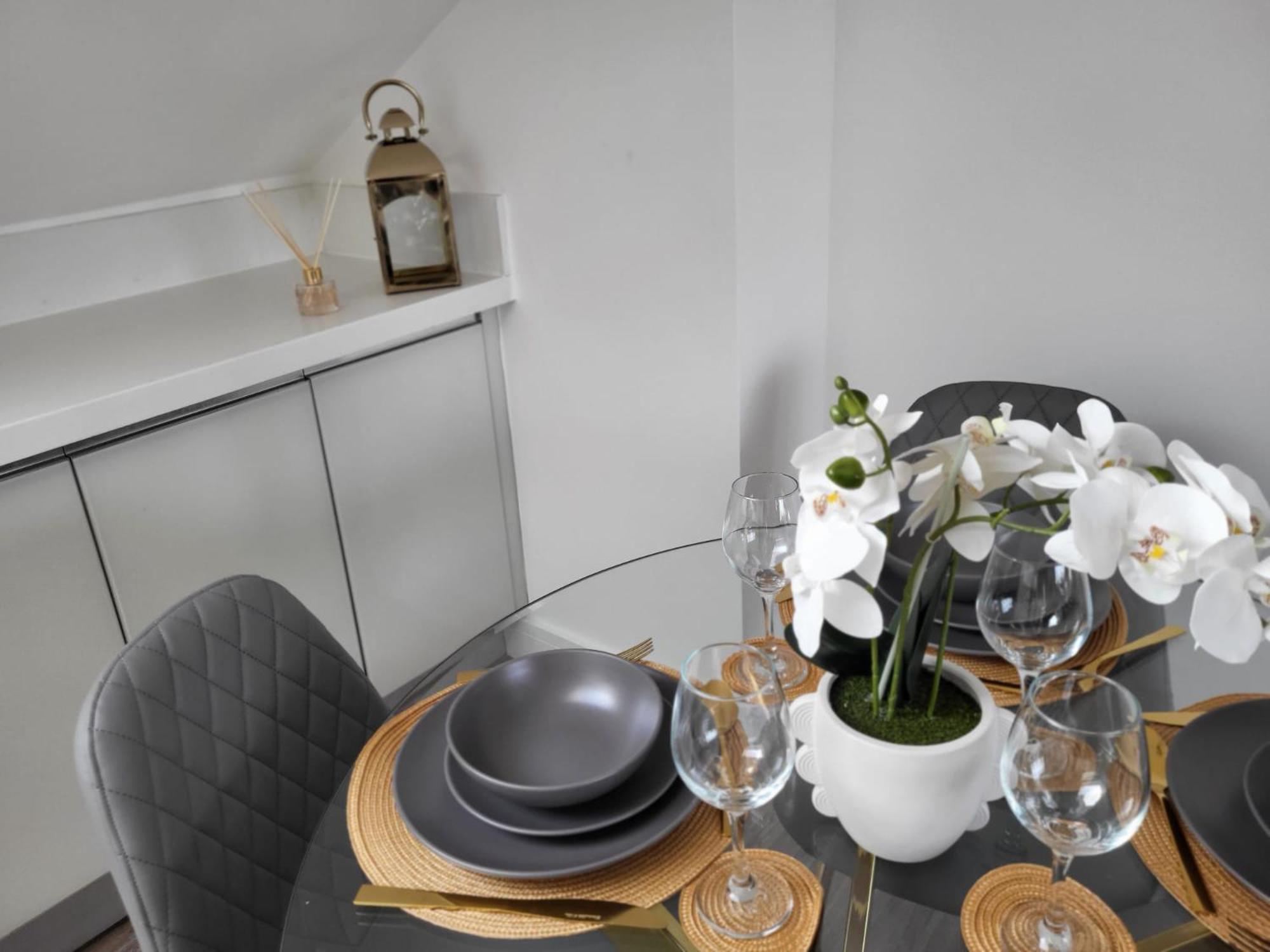 20 Mins To London, Stylish Sky Views 2 Bed * Londres