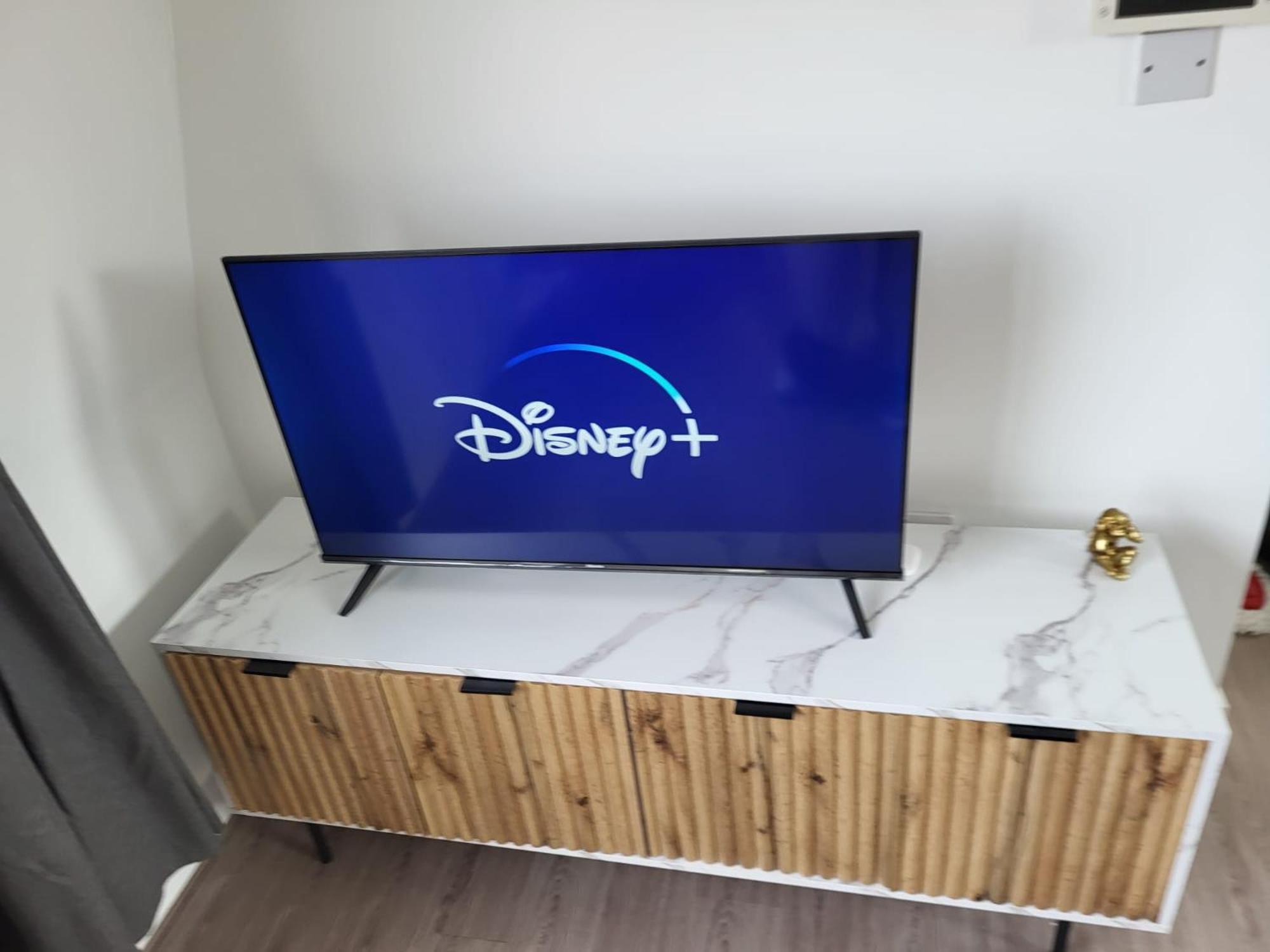 Apartamento 20 Mins To London, Stylish Sky Views 2 Bed Londres